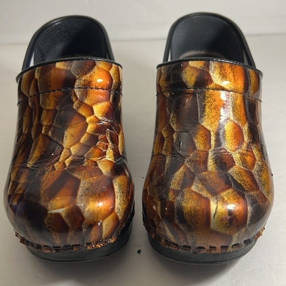 Dansko Leather Abstract Reptile Clogs Size 37 US Size 6.5 - 7 wearable art - Picture 10 of 12